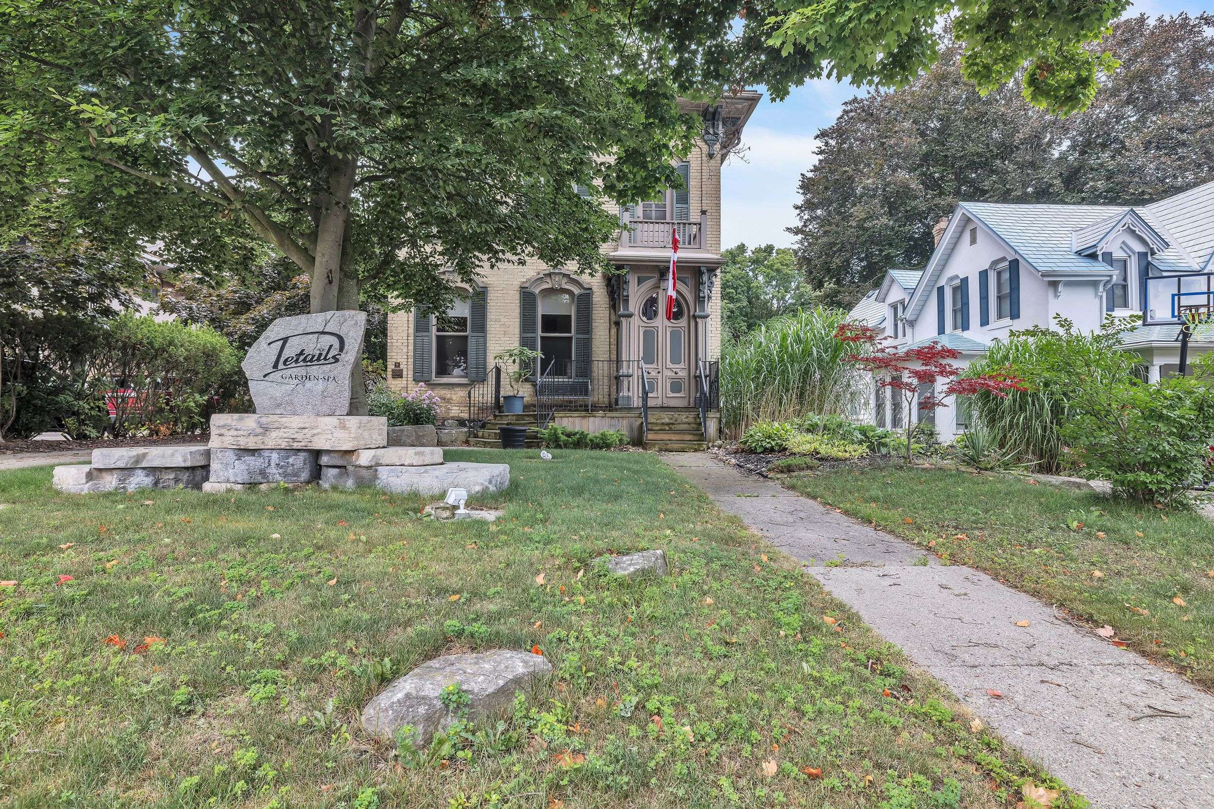 Woodstock, ON N4S 6G9,77 Light ST