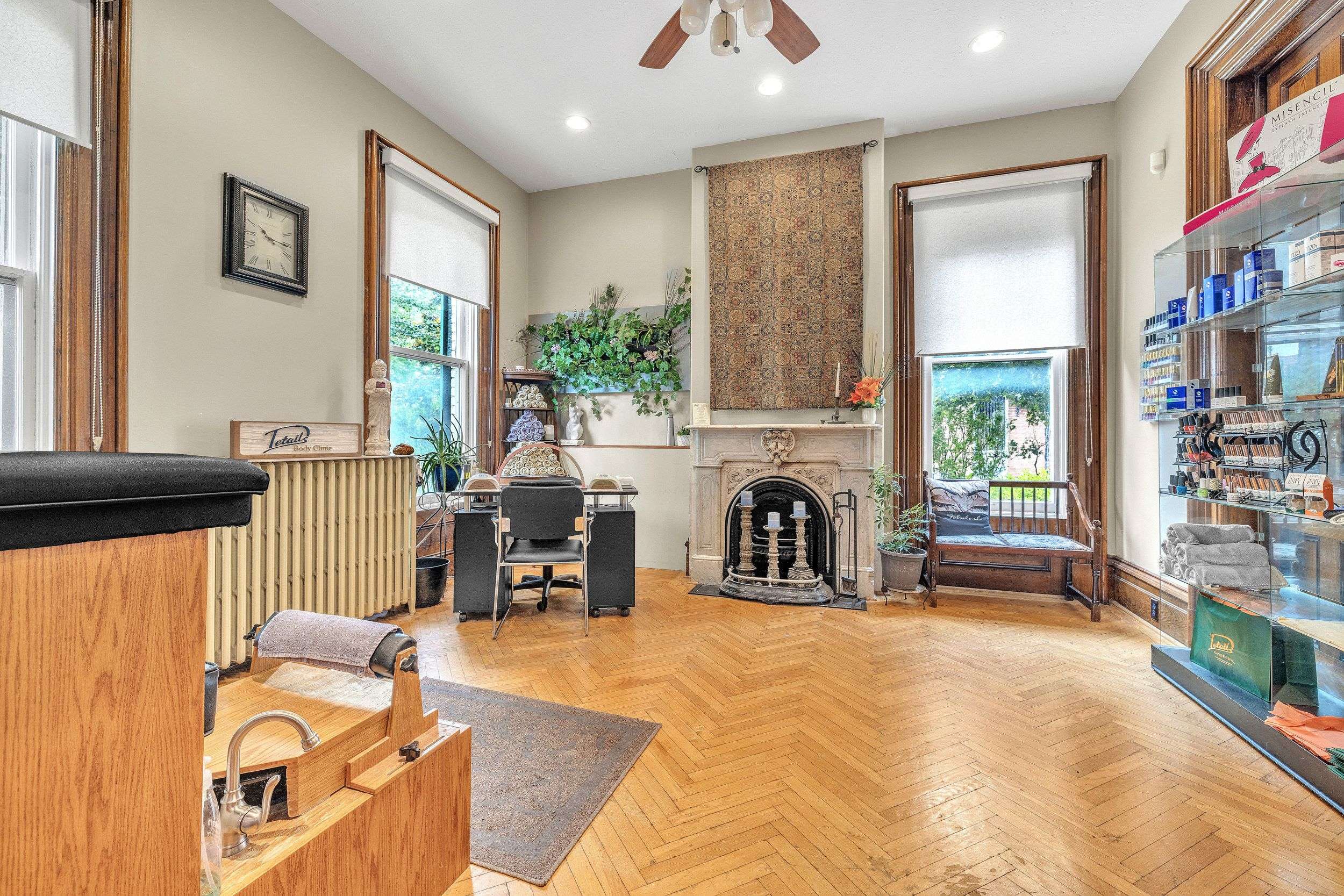 Woodstock, ON N4S 6G9,77 Light ST