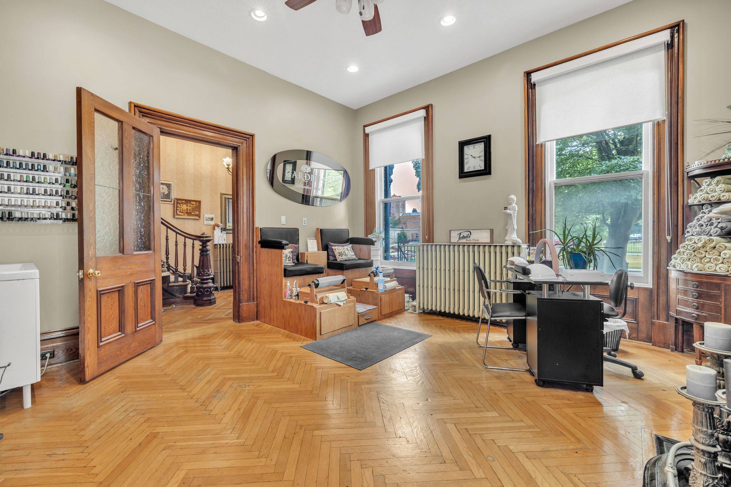 Woodstock, ON N4S 6G9,77 Light ST