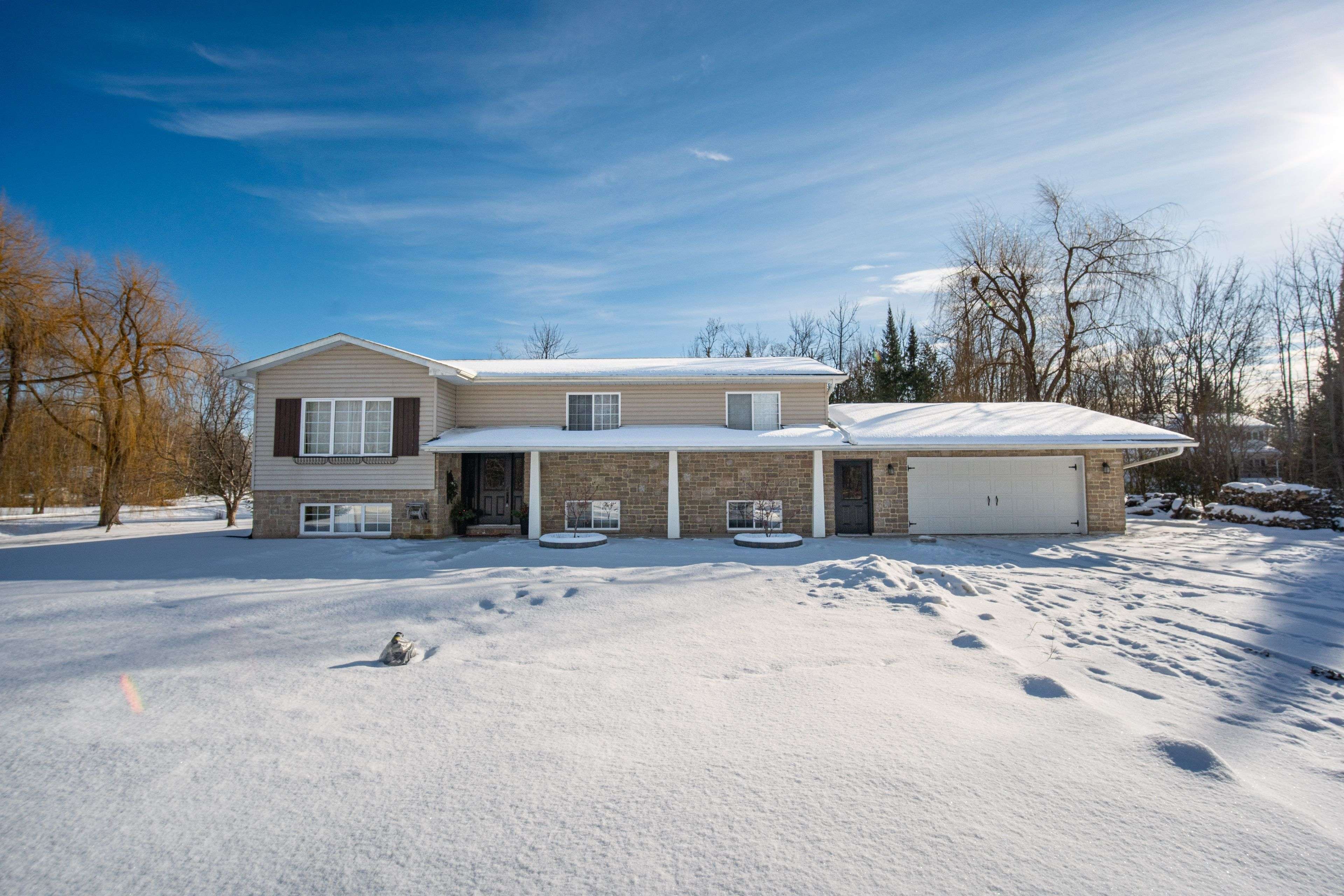 Selwyn, ON K0L 1T0,290 McClennan DR