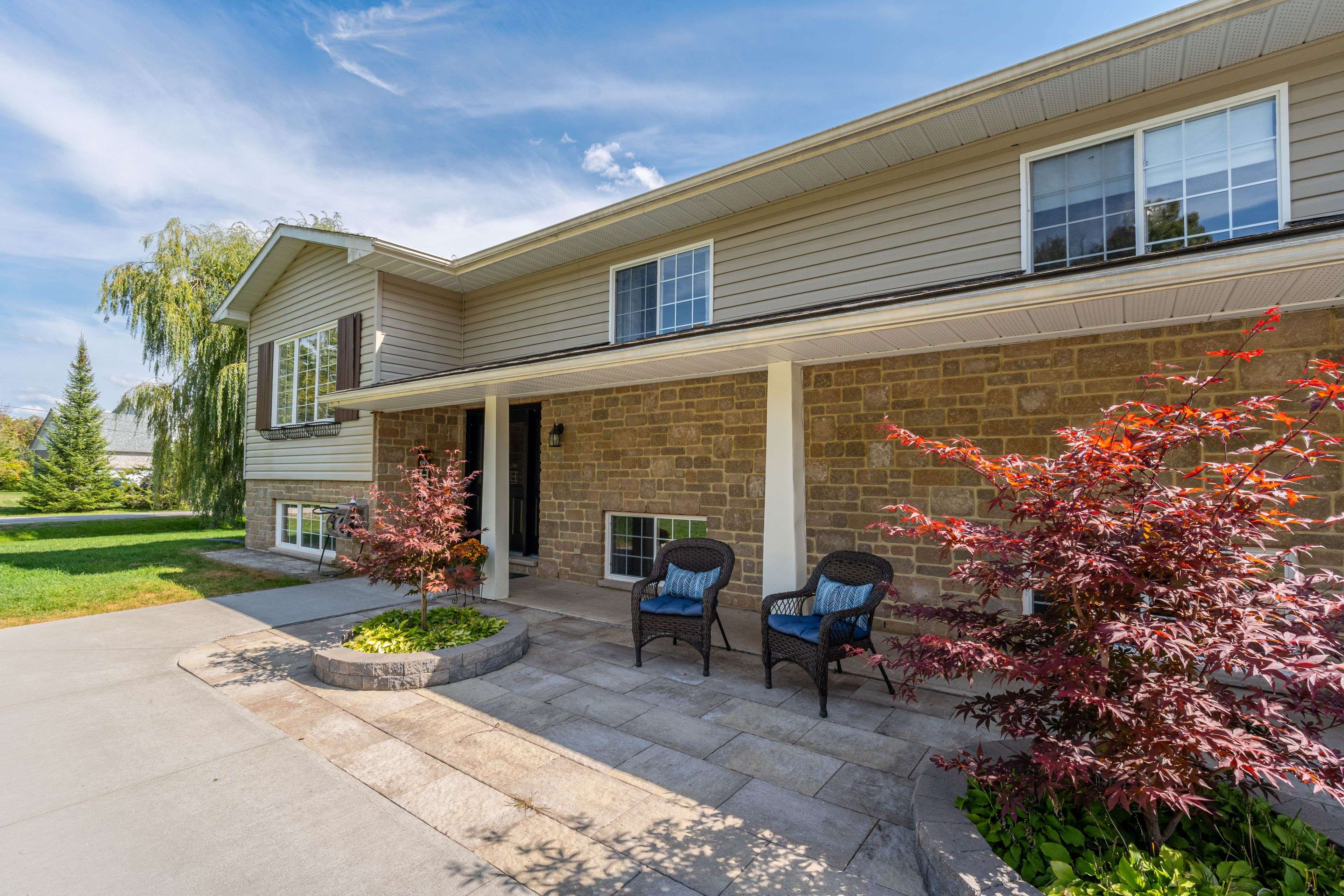 Selwyn, ON K0L 1T0,290 McClennan DR