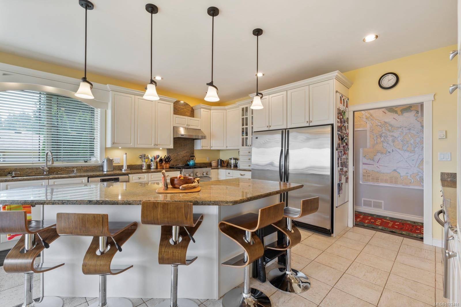 Central Saanich, BC V8M 2J6,7012 Island View Pl