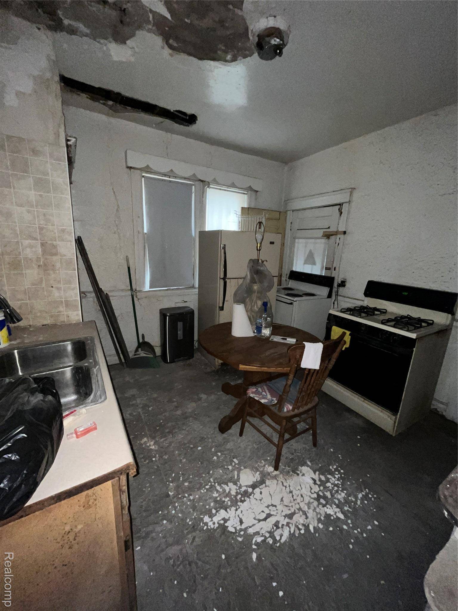 Detroit, MI 48214,2533 Seyburn ST