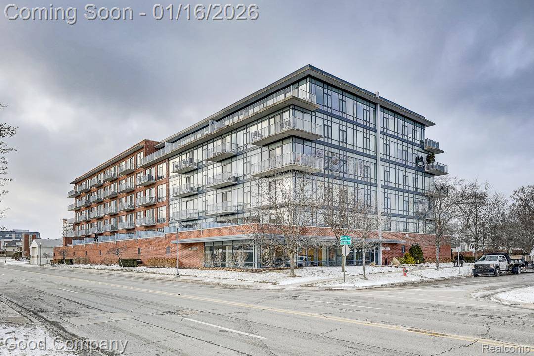 Royal Oak, MI 48067,101 Curry AVE #210