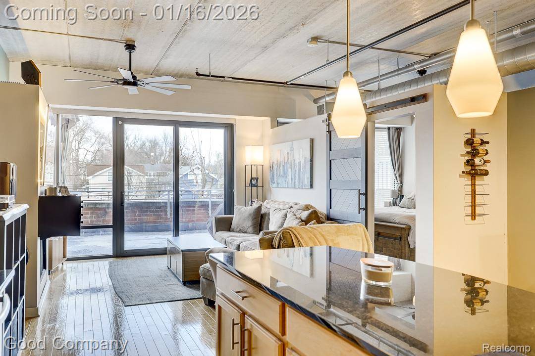 Royal Oak, MI 48067,101 Curry AVE #210