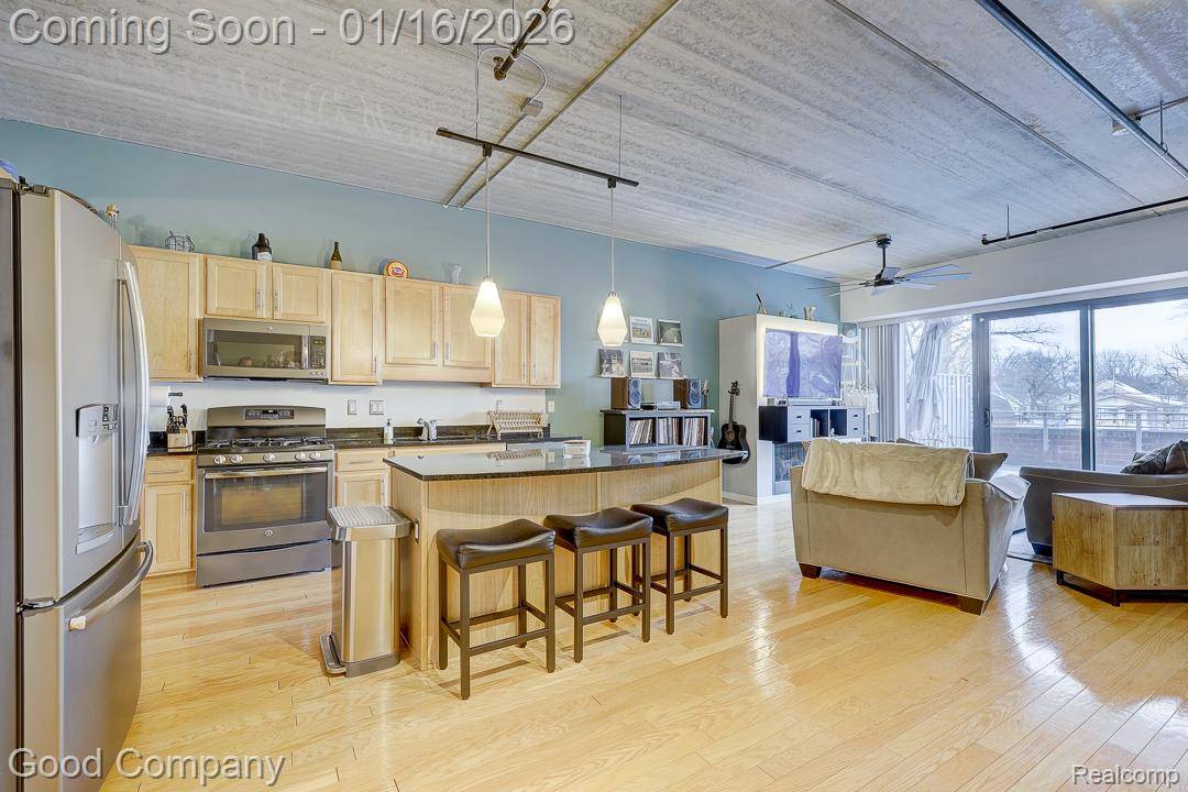 Royal Oak, MI 48067,101 Curry AVE #210