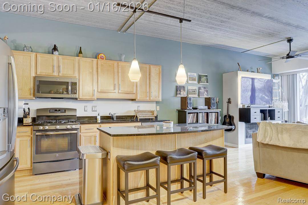 Royal Oak, MI 48067,101 Curry AVE #210