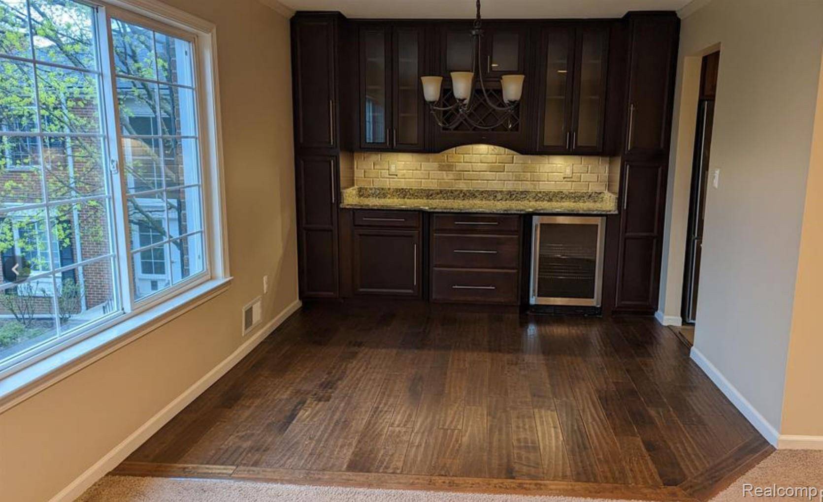 Bloomfield, MI 48304,748 E Fox Hills DR