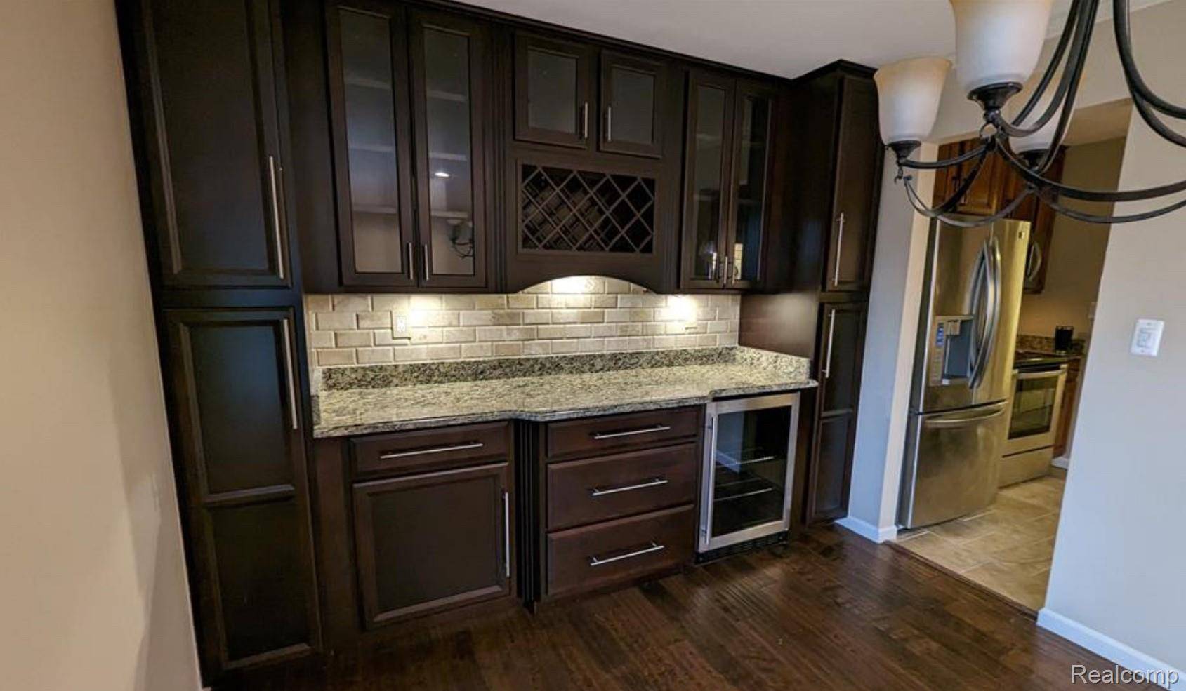 Bloomfield, MI 48304,748 E Fox Hills DR