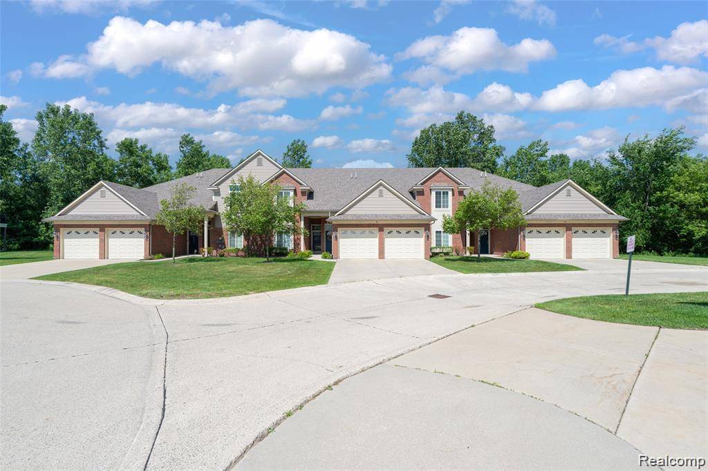 Sterling Heights, MI 48312,14353 Shadywood DR