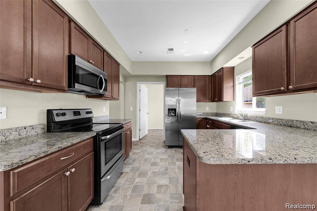 Sterling Heights, MI 48312,14353 Shadywood DR