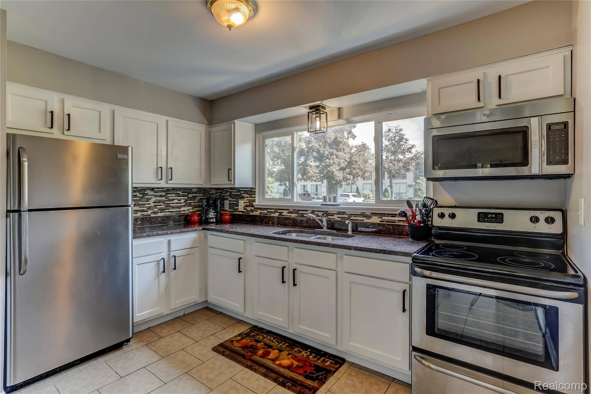 Royal Oak, MI 48067,330 Oakland AVE #103