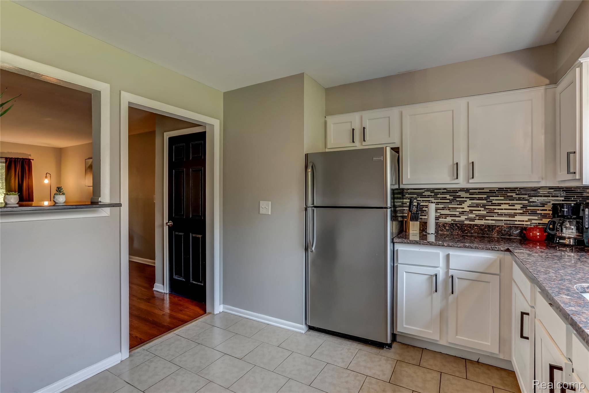 Royal Oak, MI 48067,330 Oakland AVE #103