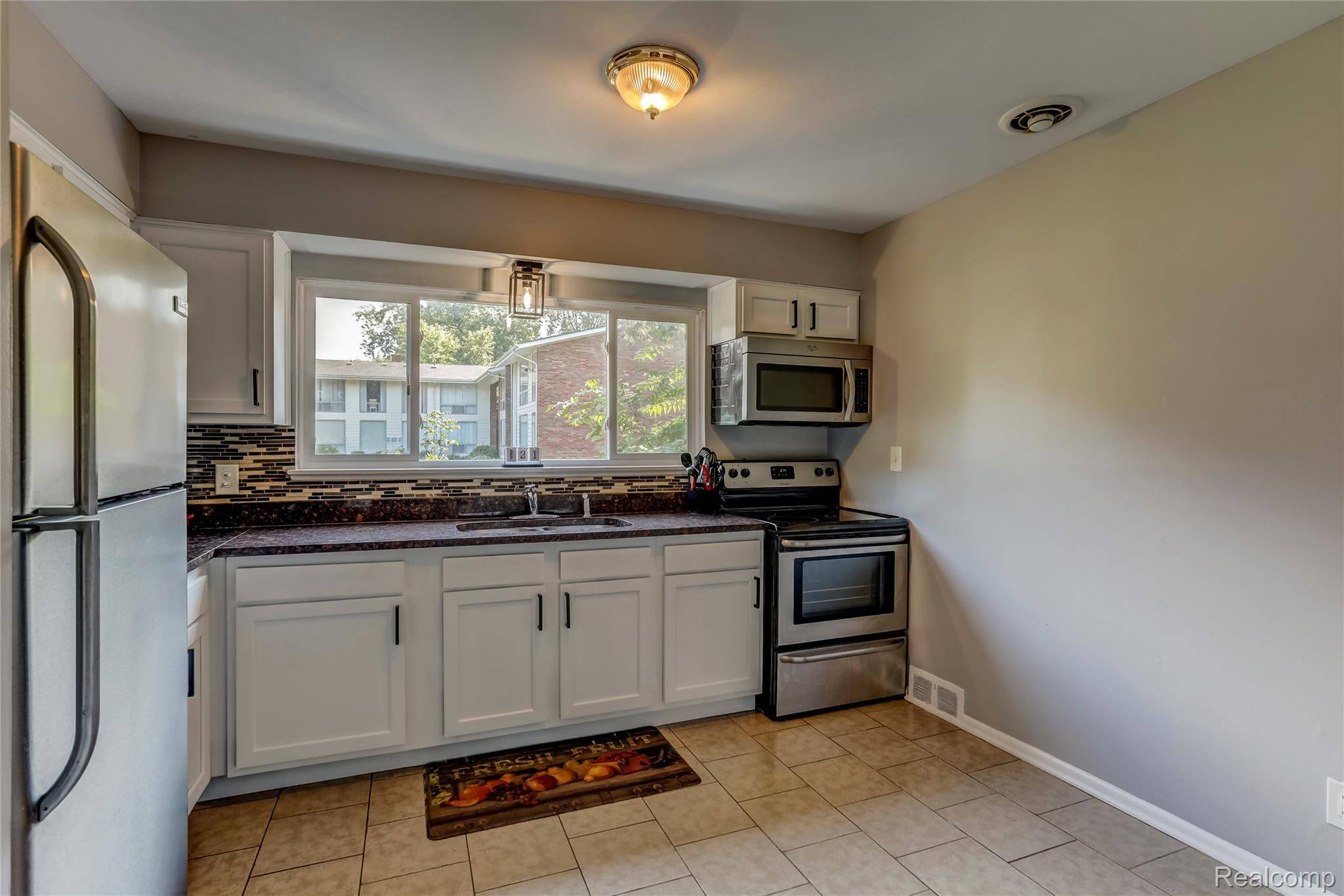 Royal Oak, MI 48067,330 Oakland AVE #103