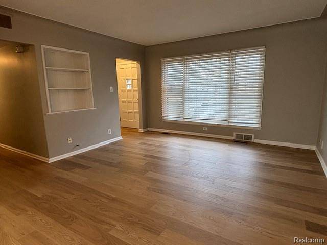 West Bloomfield, MI 48323,5580 Sunnycrest DR