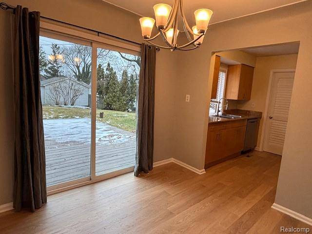 West Bloomfield, MI 48323,5580 Sunnycrest DR