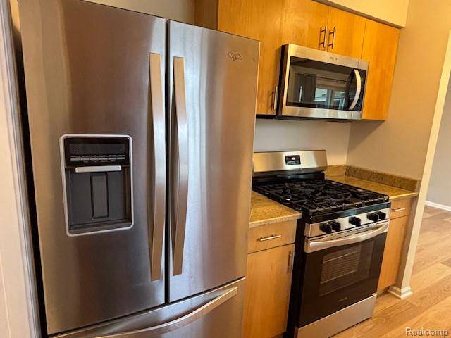 West Bloomfield, MI 48323,5580 Sunnycrest DR