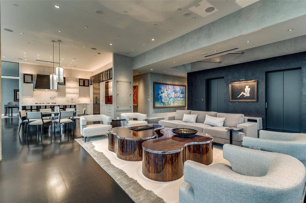 Dallas, TX 75201,1918 Olive Street #4202