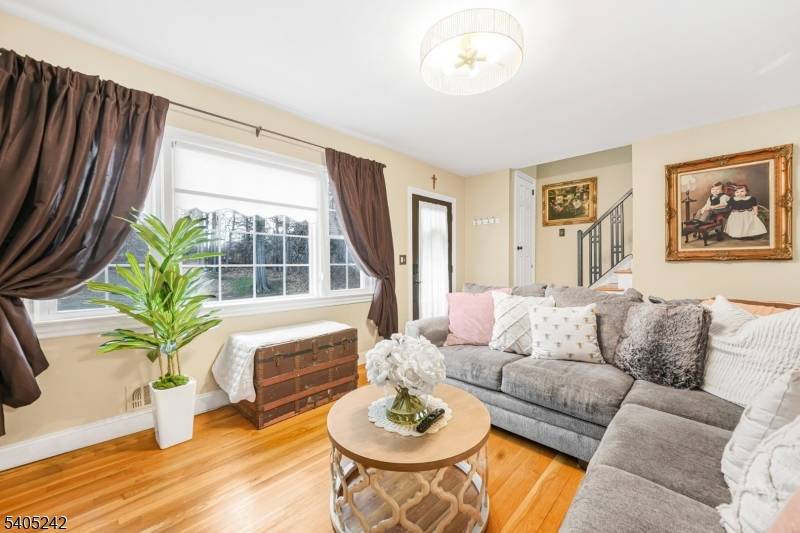 Pompton Lakes Boro, NJ 07442,46 Barbara Dr