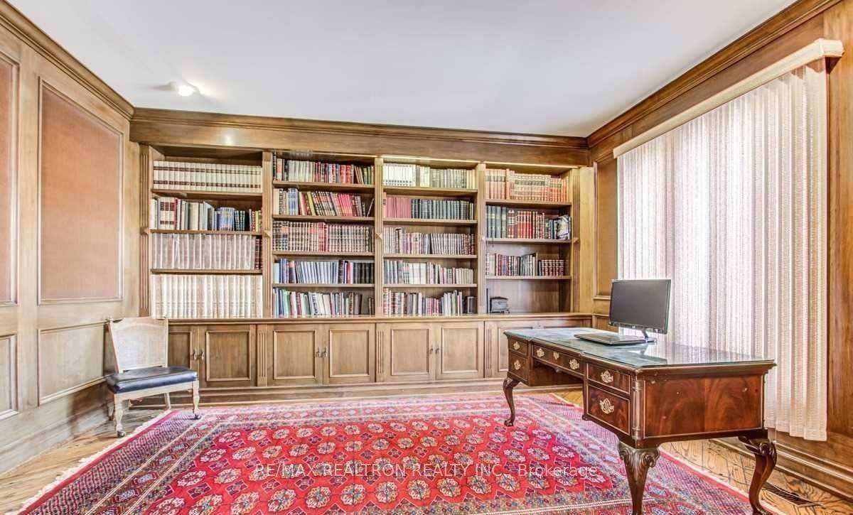 Toronto C04, ON M6A 1T2,29 Sultana AVE