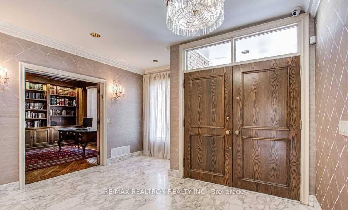 Toronto C04, ON M6A 1T2,29 Sultana AVE