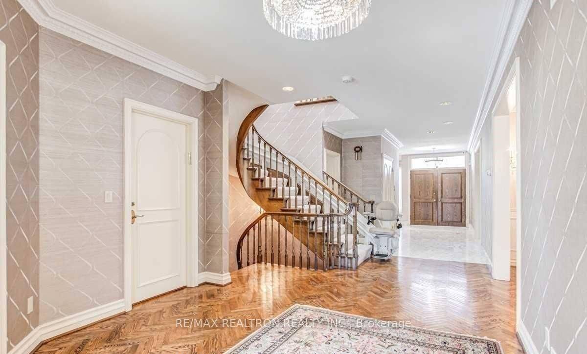 Toronto C04, ON M6A 1T2,29 Sultana AVE