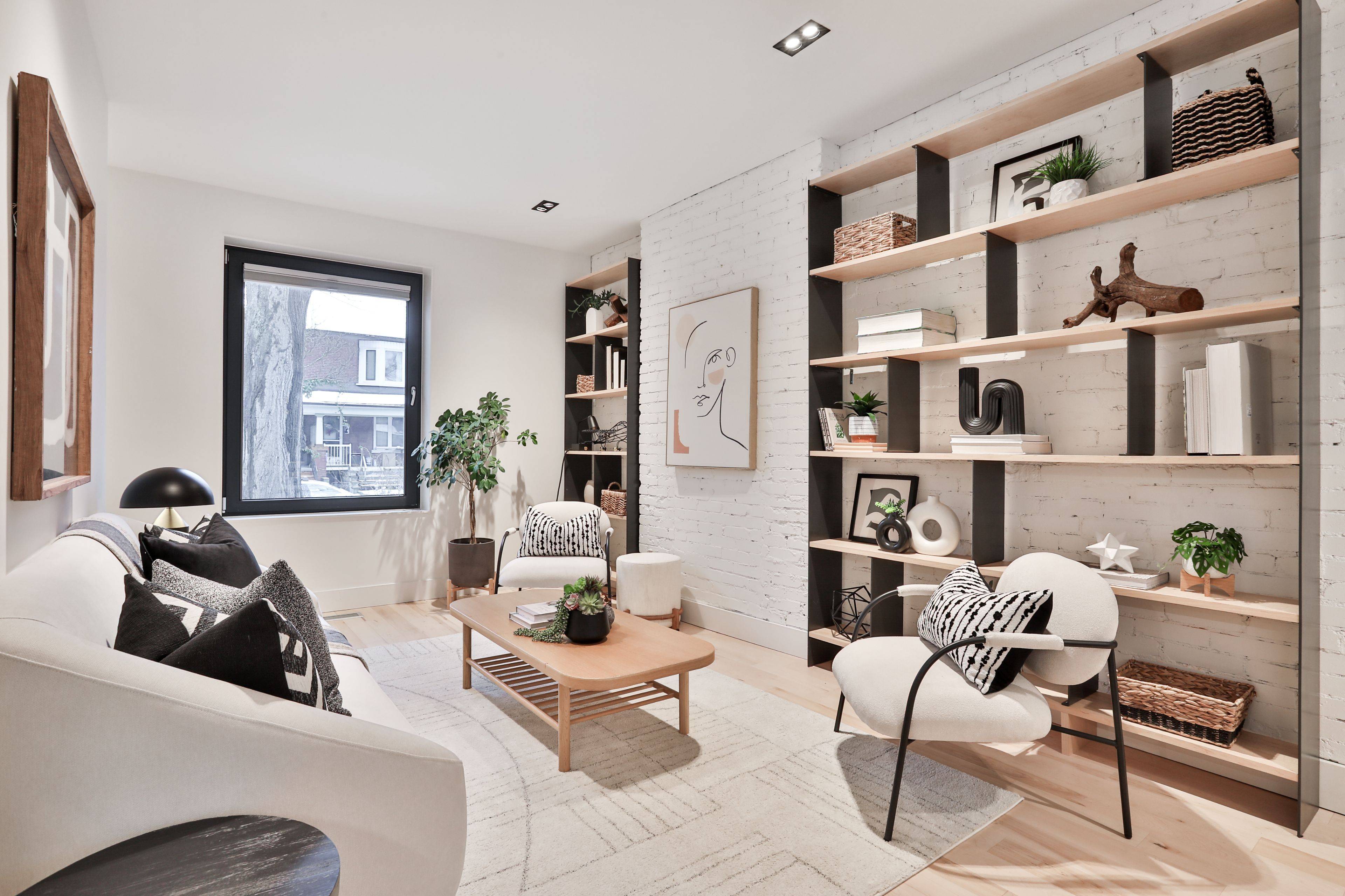 Toronto C02, ON M6G 1V8,35 Palmerston GDNS