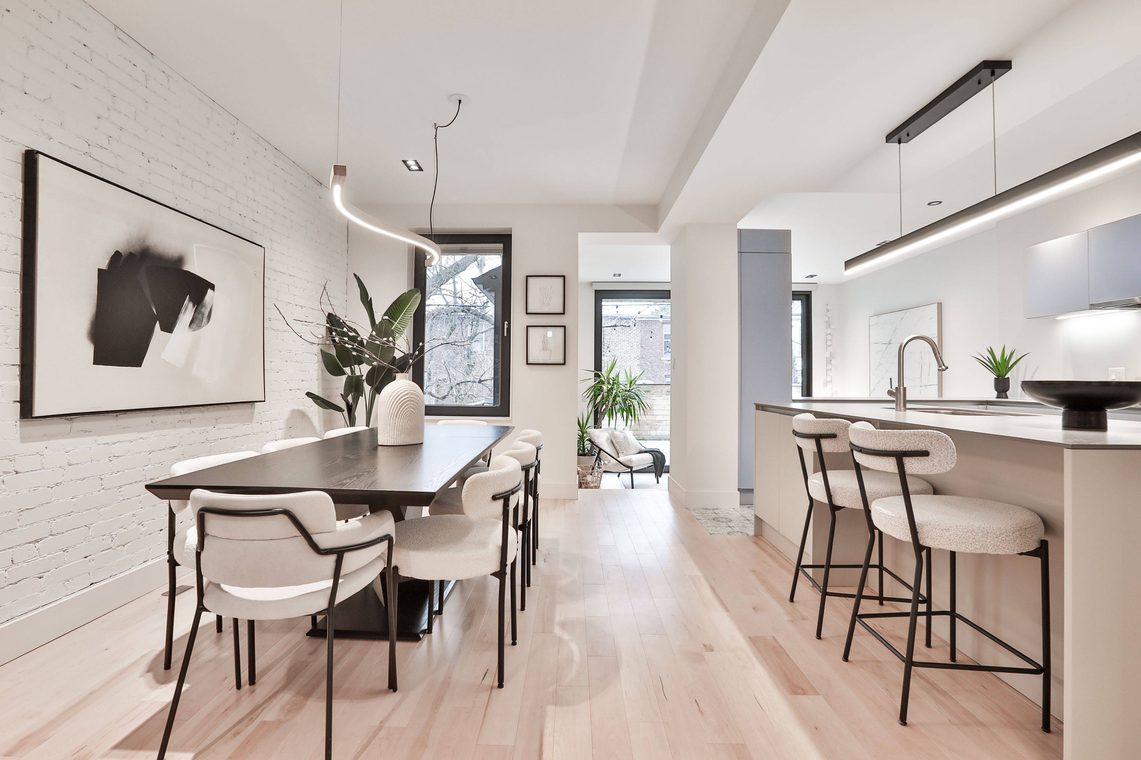 Toronto C02, ON M6G 1V8,35 Palmerston GDNS