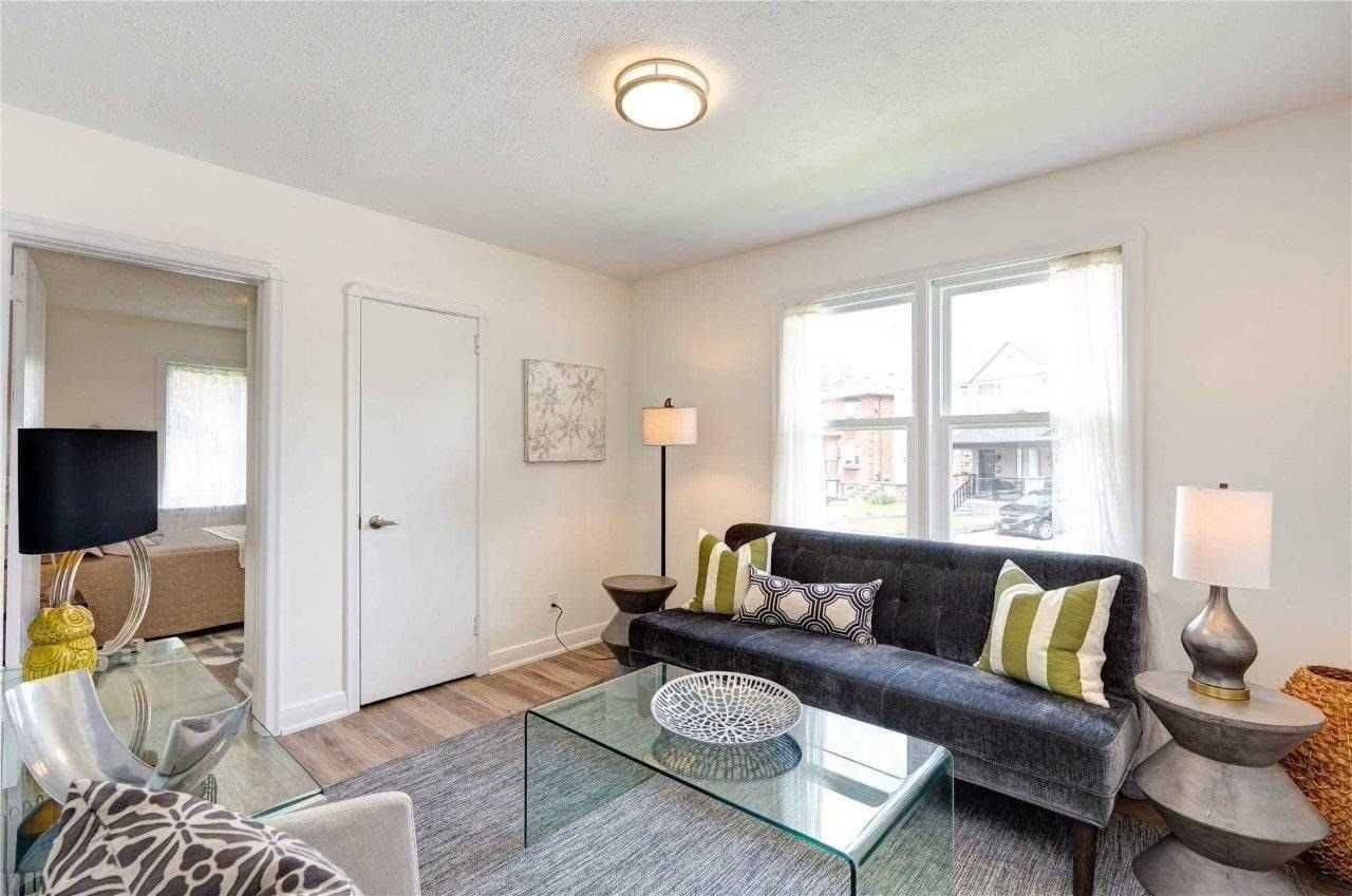 Toronto E03, ON M4C 4L1,284 Gledhill AVE #4