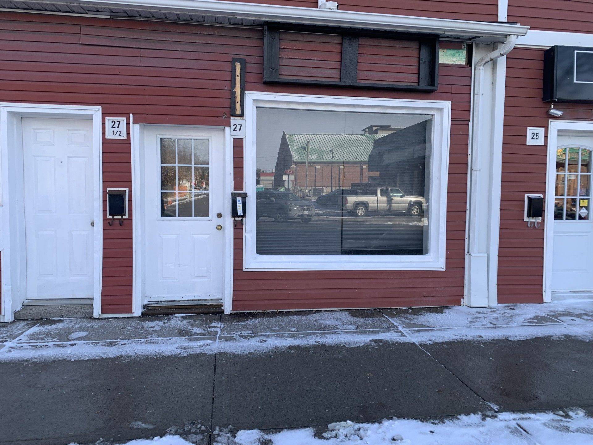 Oshawa, ON L1G 1A8,27 Bond ST E