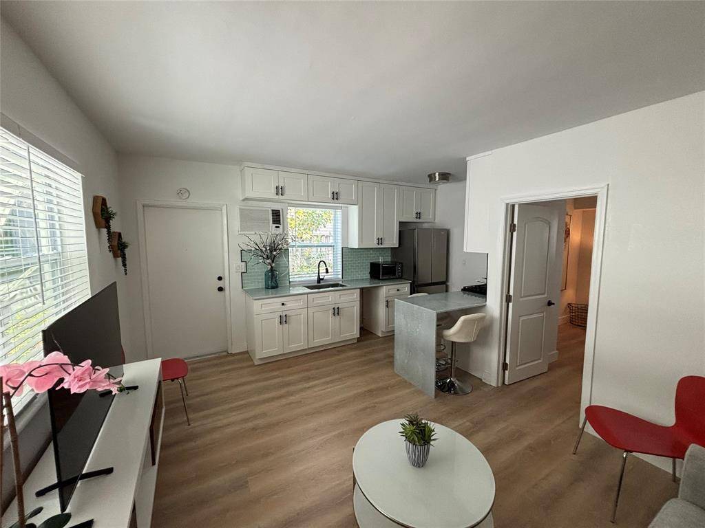 Fort Lauderdale, FL 33301,1315 SE 2nd St #REAR WEST