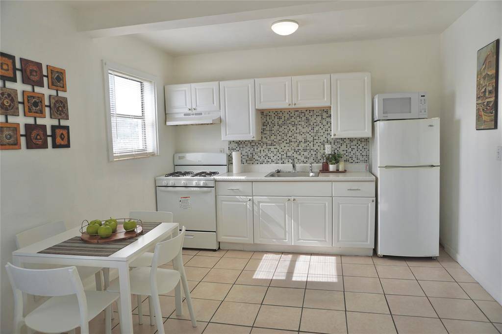 Hollywood, FL 33020,1845 Pembroke Rd