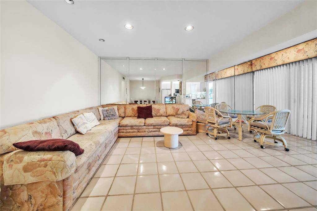 Hollywood, FL 33019,2400 S Ocean Dr #312(availableJNow)