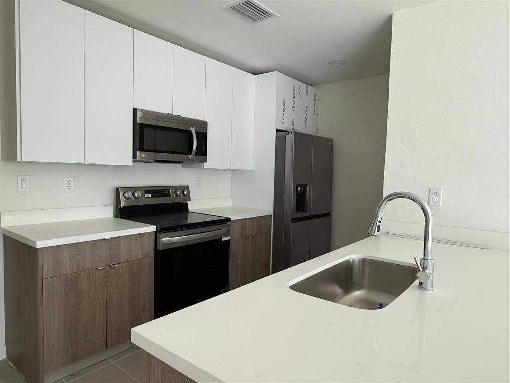 Hollywood, FL 33020,2526 Pierce St #14