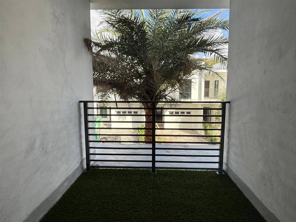 Hollywood, FL 33020,2526 Pierce St #14