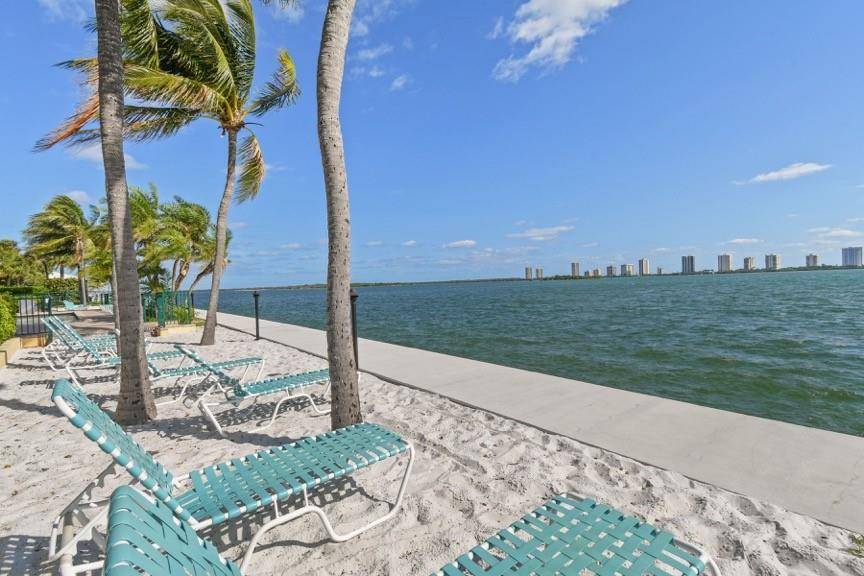West Palm Beach, FL 33403,1040 Lake Shore Dr #26