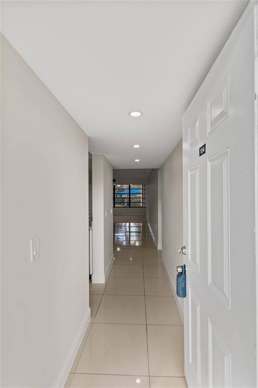 Davie, FL 33324,1719 Whitehall Dr #104