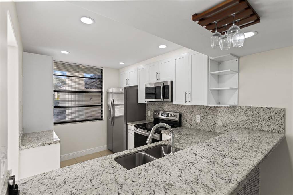 Davie, FL 33324,1719 Whitehall Dr #104