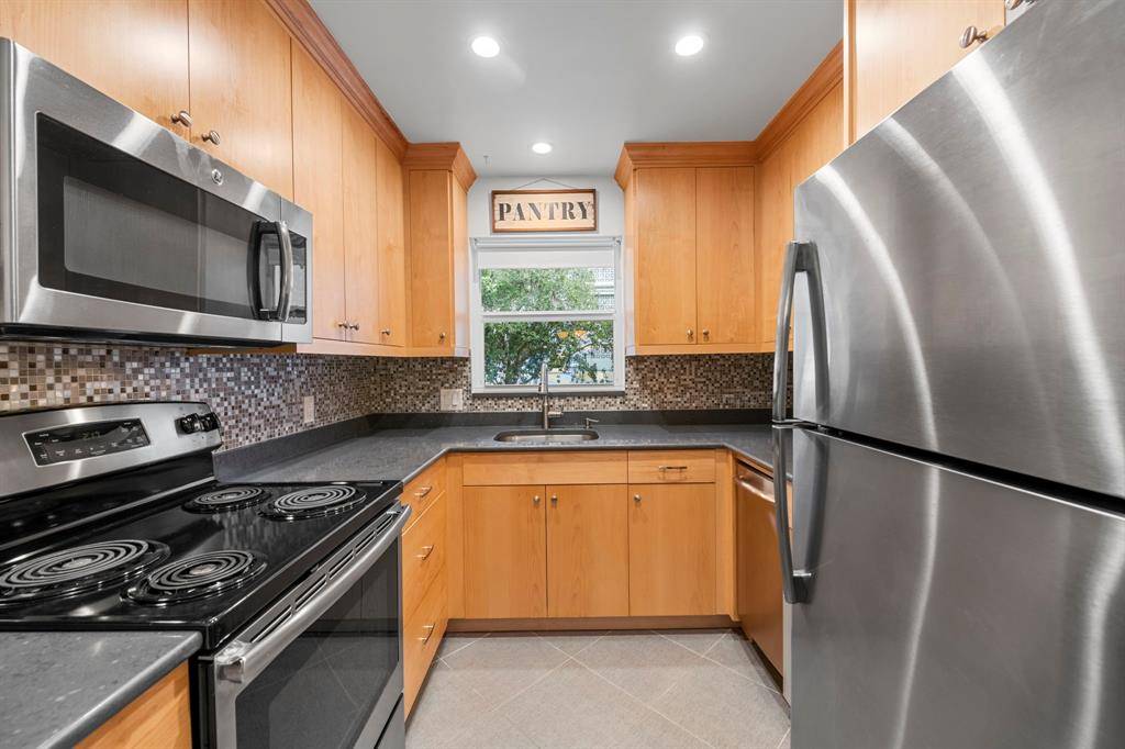 Pompano Beach, FL 33062,2870 NE 14th St Cswy #203C