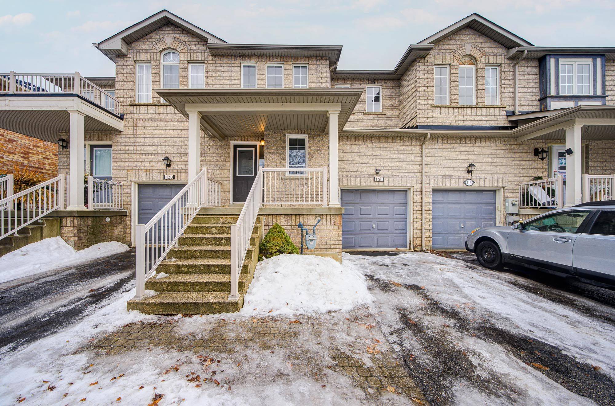 Markham, ON L6C 3E6,121 Hillwood ST