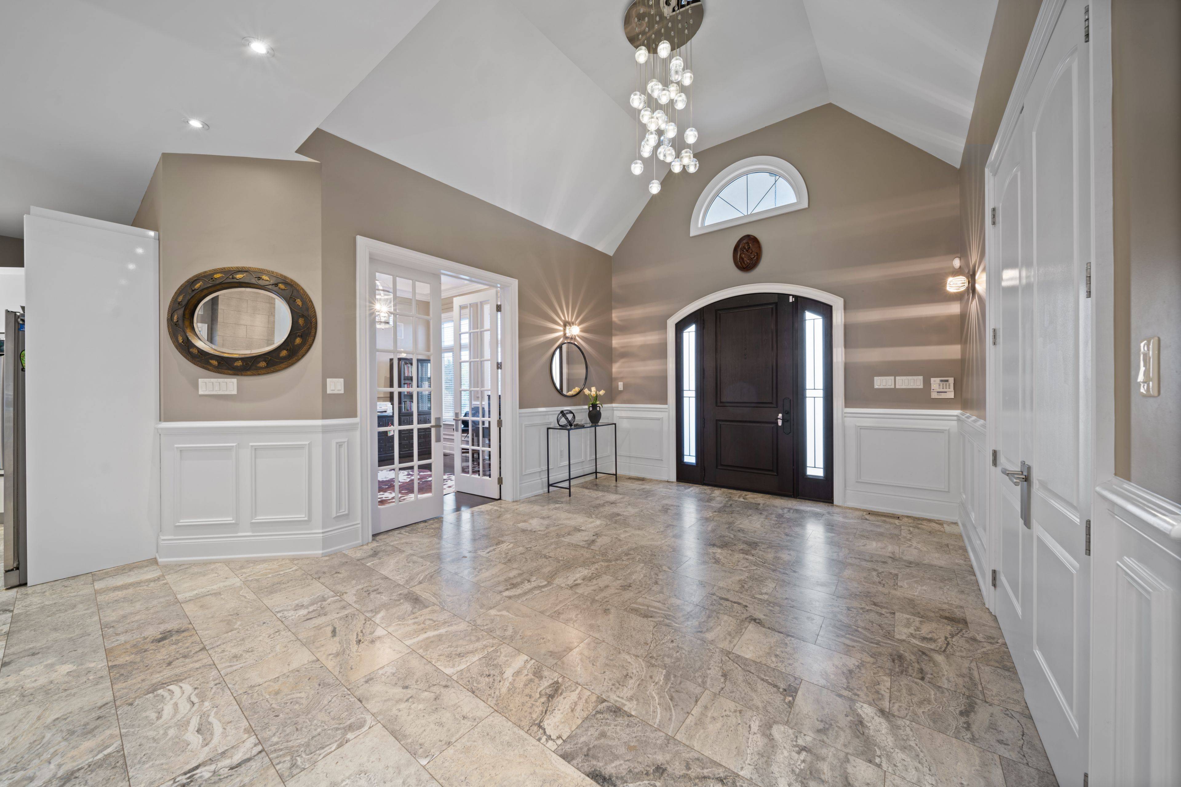 Bradford West Gwillimbury, ON L0L 1L0,2 Dale CRES