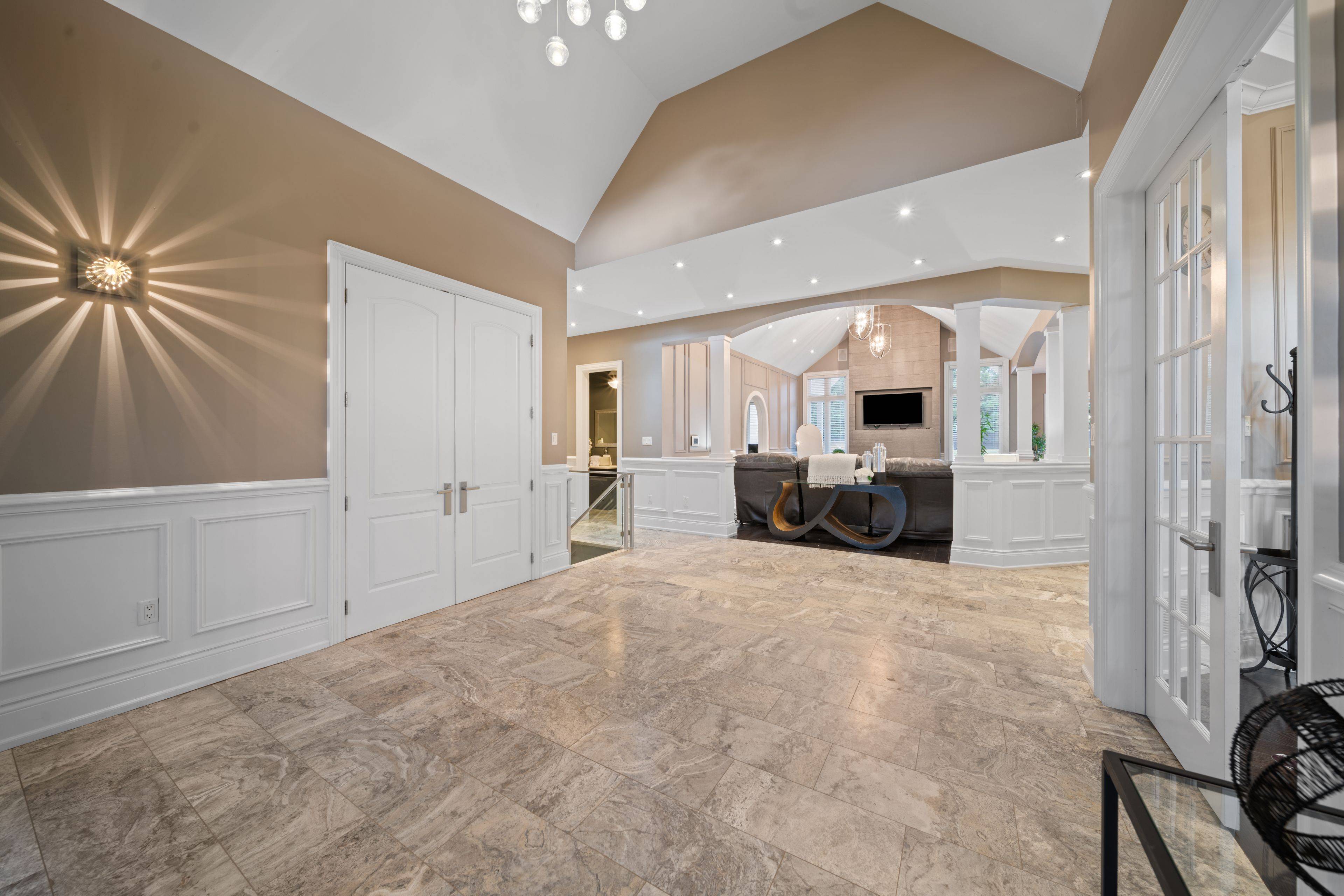 Bradford West Gwillimbury, ON L0L 1L0,2 Dale CRES