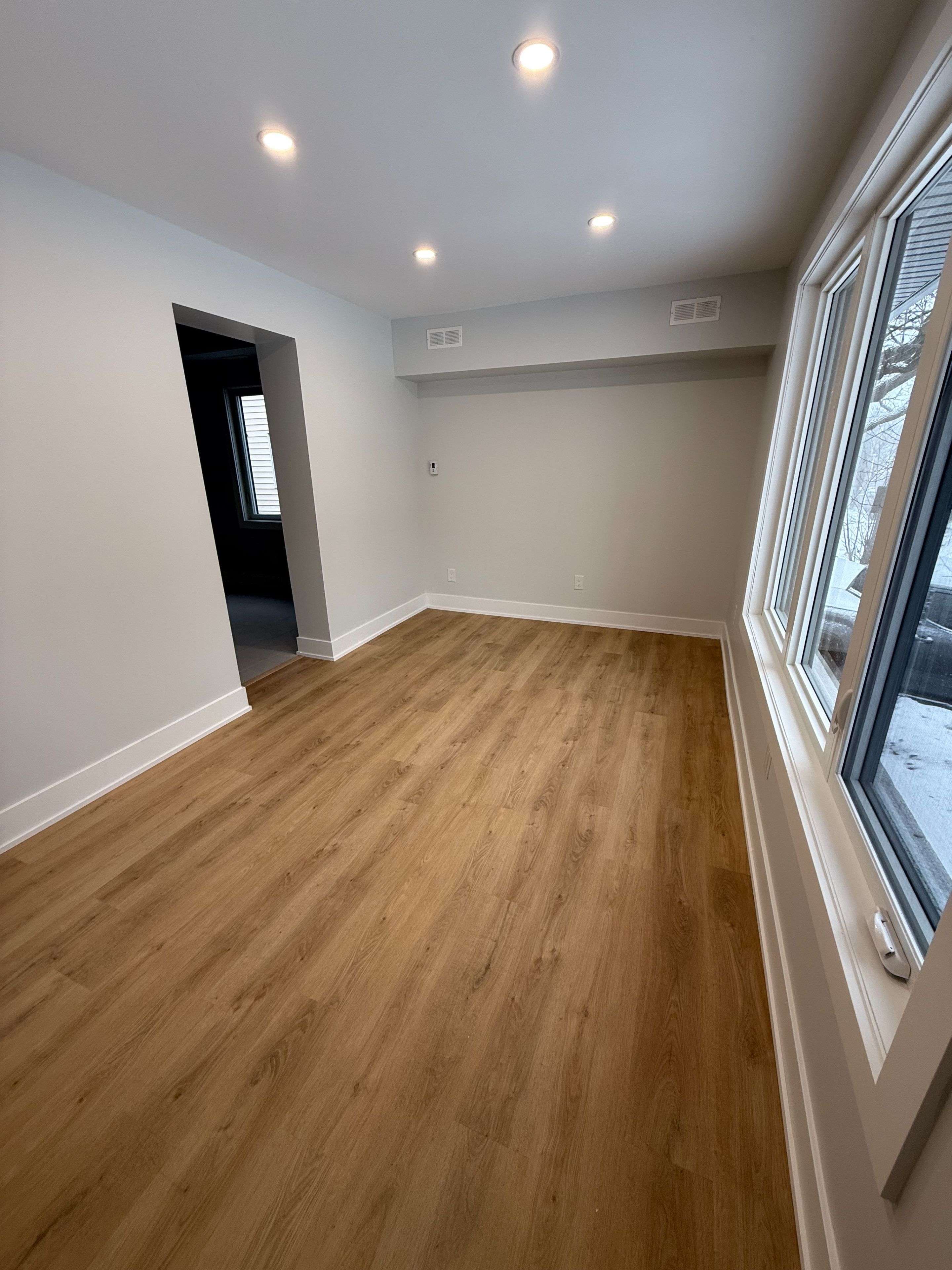 Aurora, ON L4G 1S1,88 Spruce ST #1