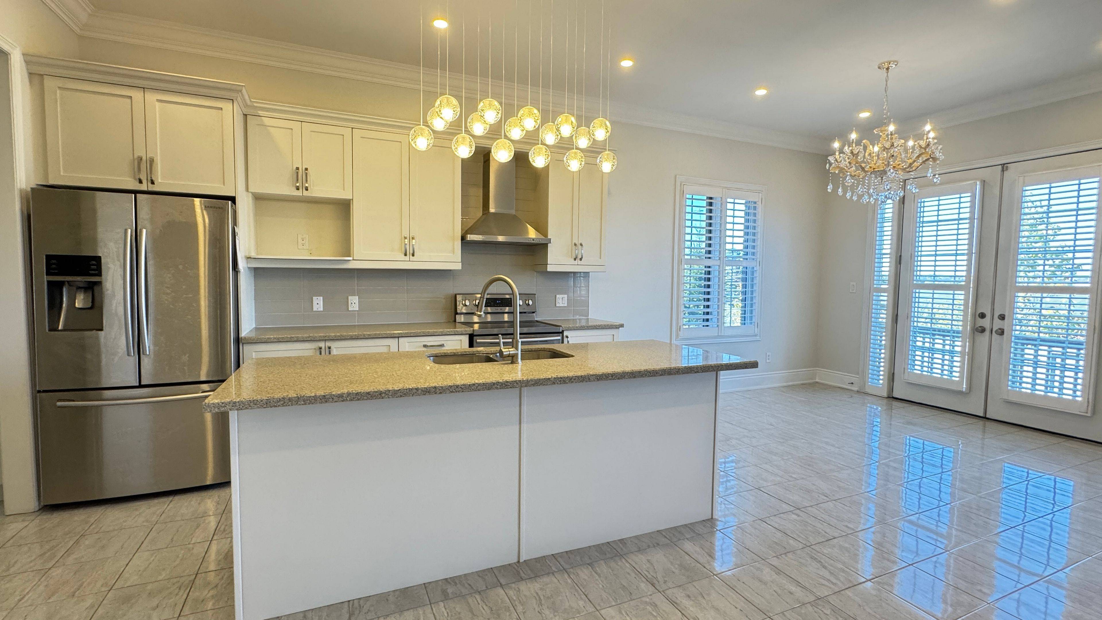 Aurora, ON L4G 3J1,10 Ken Sinclair CRES