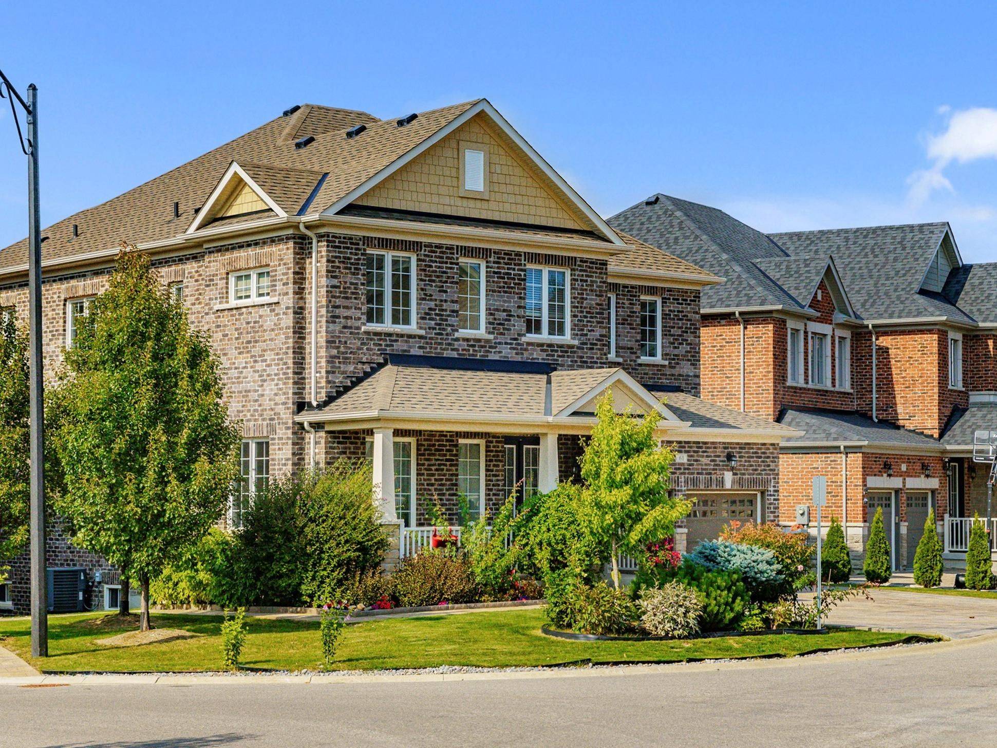 Aurora, ON L4G 3J1,61 Match Point CT