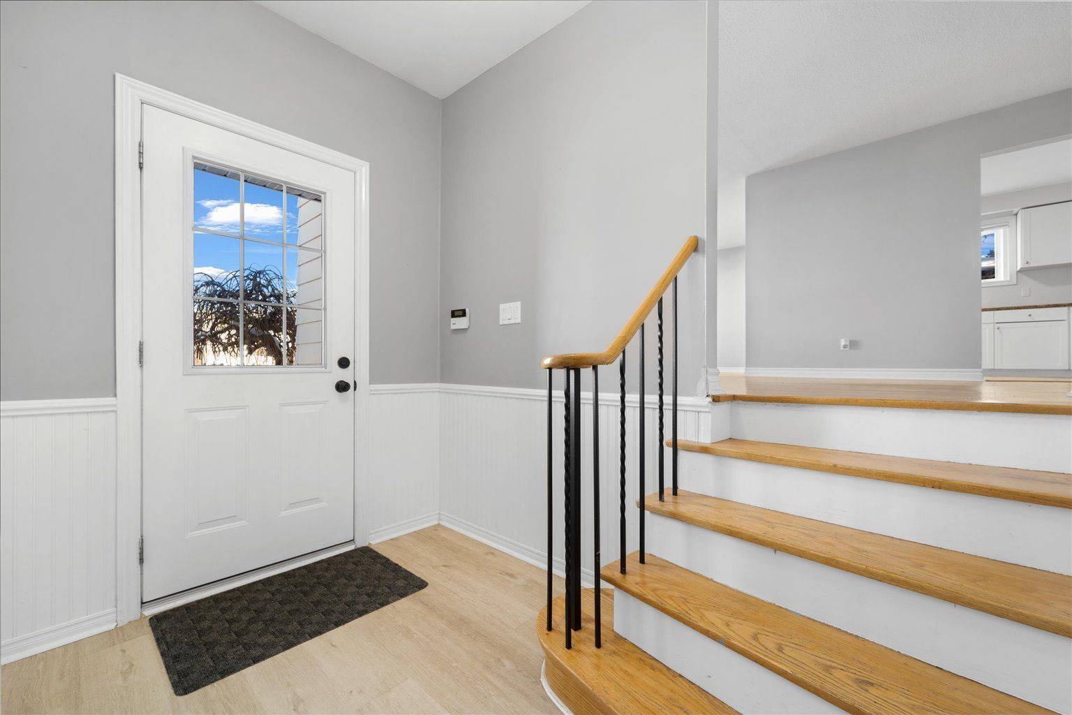 Barrie, ON L4M 2W3,78 College CRES #Main