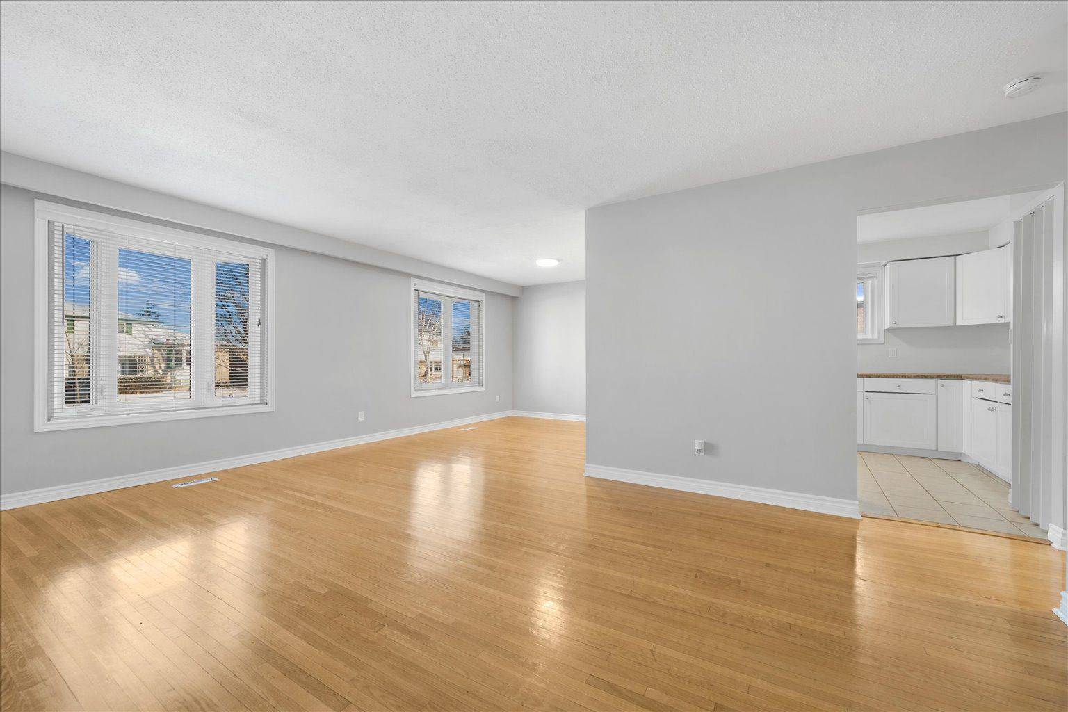 Barrie, ON L4M 2W3,78 College CRES #Main