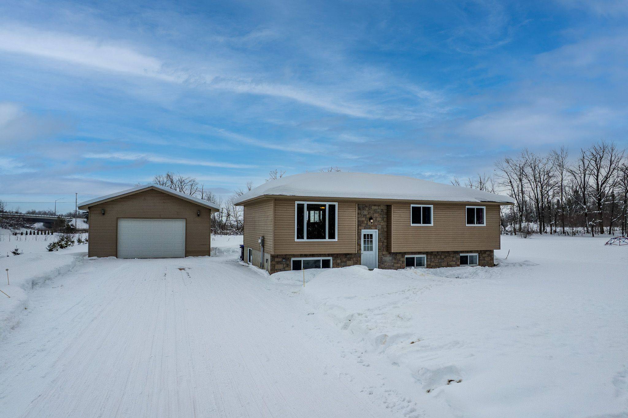 Severn, ON L3V 0X8,1829 Division RD E