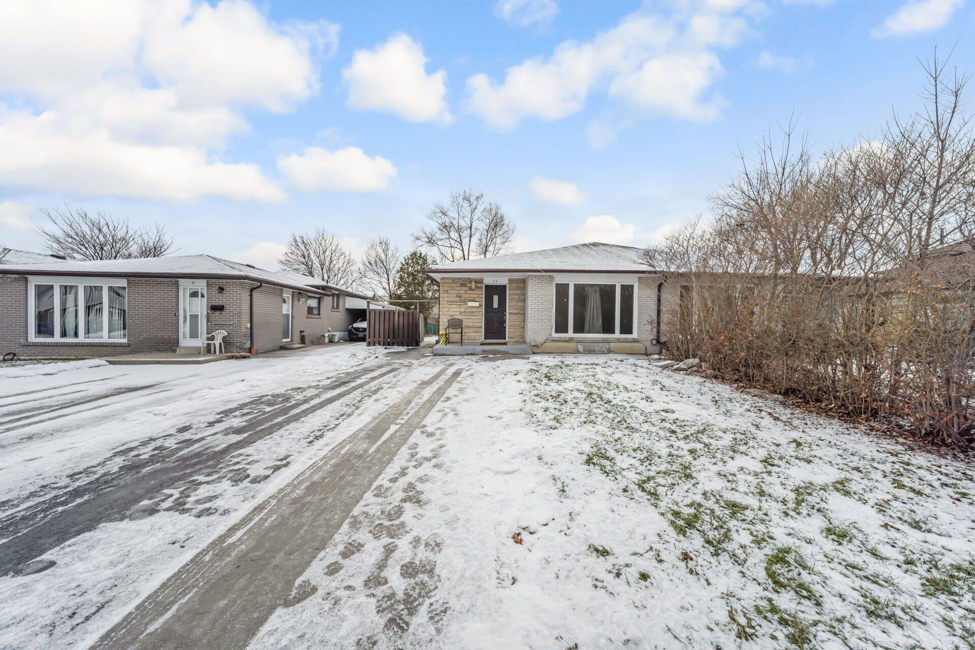Brampton, ON L6T 3B1,14 Edenridge DR