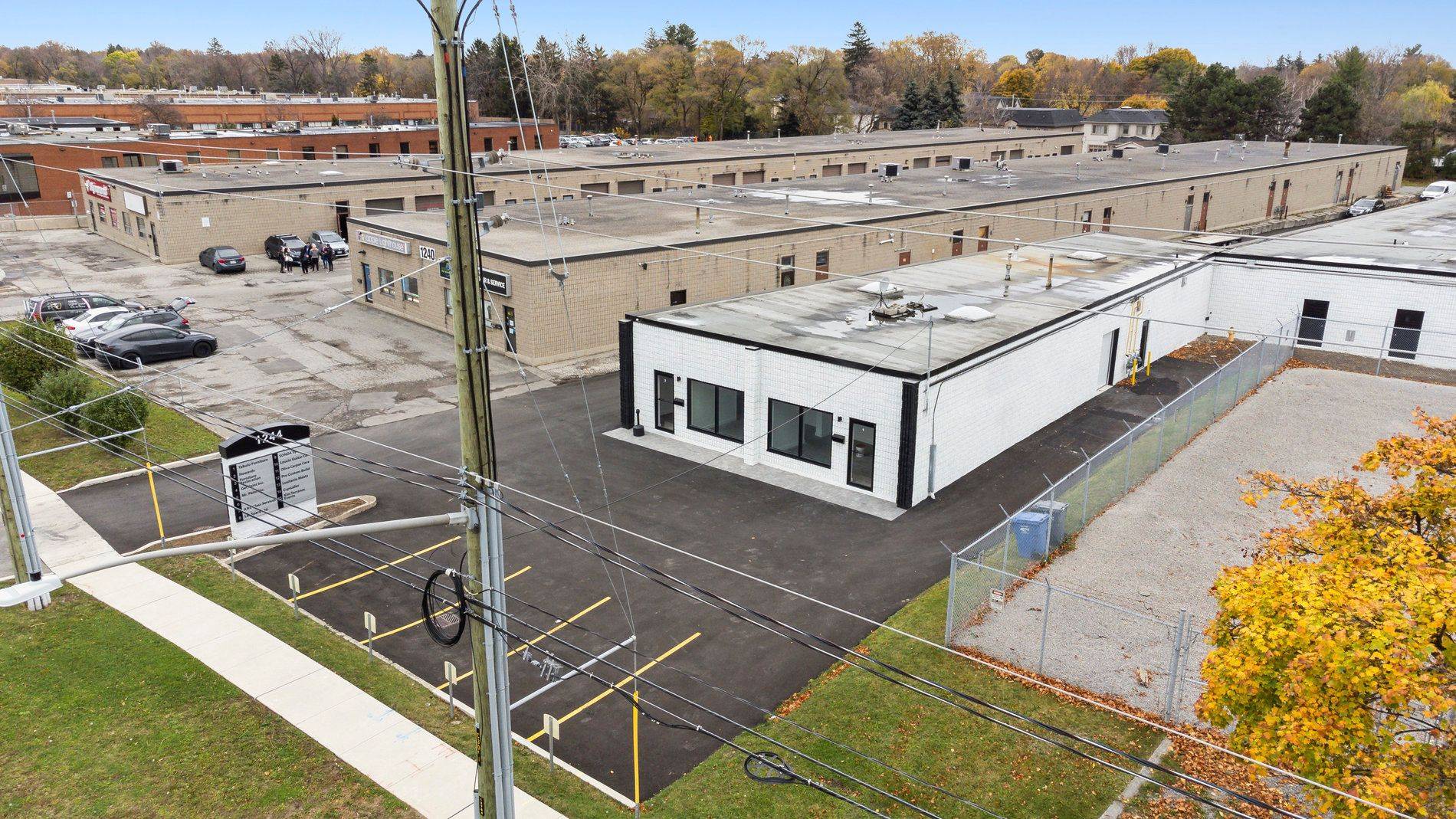 Oakville, ON L6L 2X4,1244 Speers RD #12